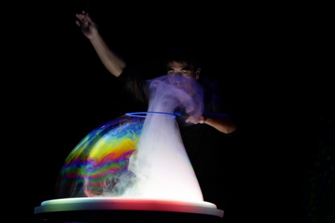 141424-the-gazillion-bubble-show