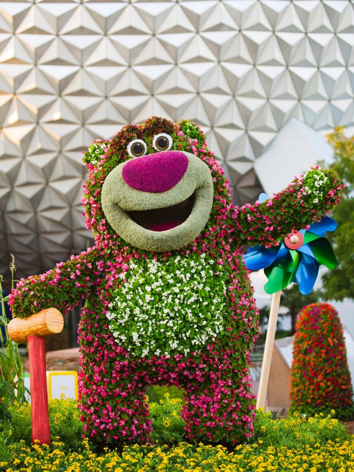 CI-Disney_Bear-y-Good-Time-topiary