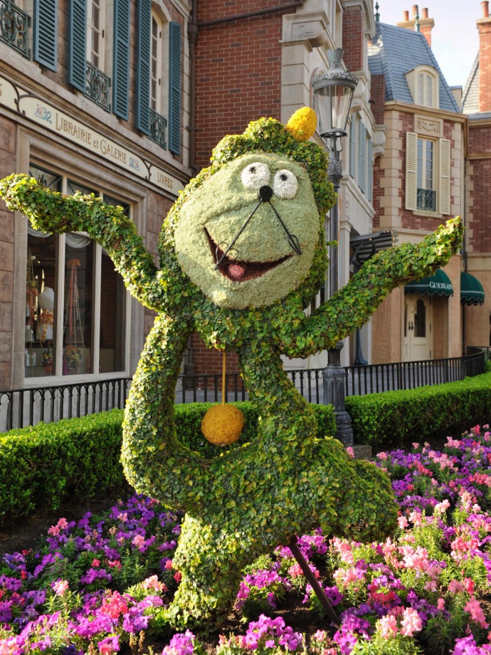 CI-Disney_Whimsy-in-Flowers-topiary