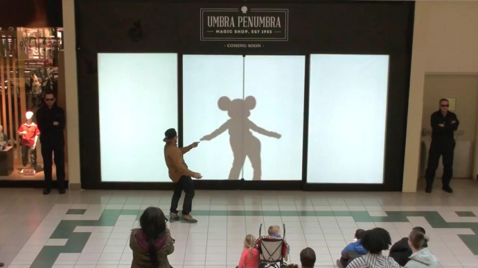 Disney Characters Surprise Shoppers - Disney Side - Disney Parks[(002220)13-01-19]