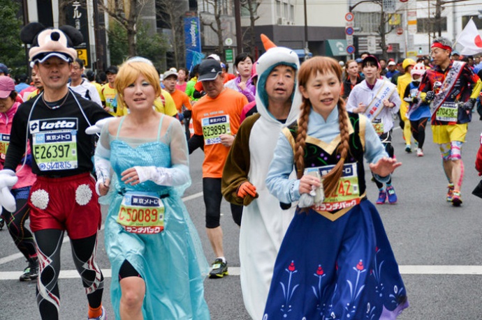 tokyo_marathon_cosplay_runners.9