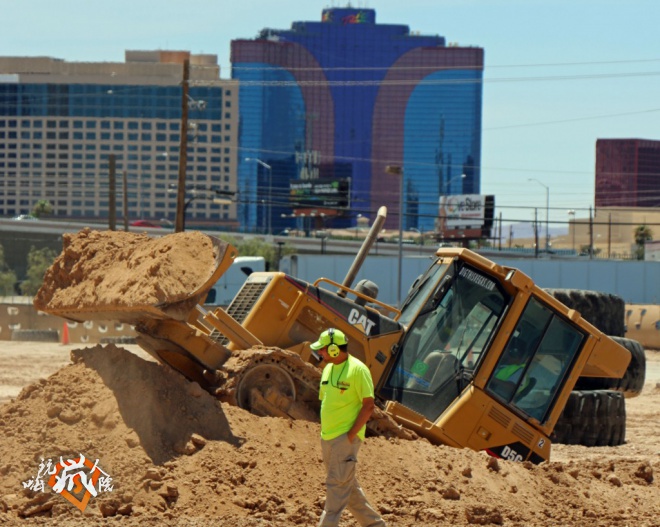 bulldozer-at-Dig-This-Las-Vegas-1024x819