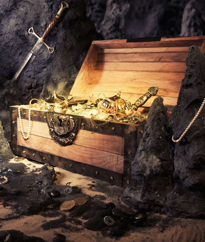 Treasure-Chest-Shinny-Gold