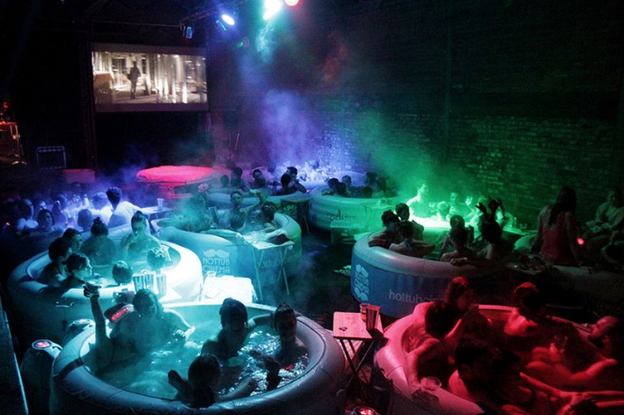 hot_tub_cinema_designboom_04