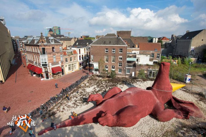 florentijn-hofman-partyaardvark-designboom-01