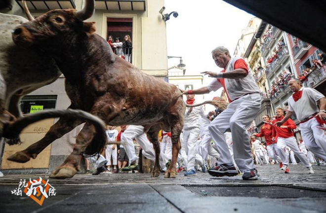 Two gored during Miura's running of the bulls in Pamplona