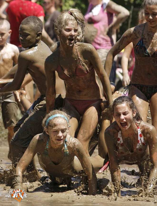 Kids Frolic In The Mud On Michigan Town's 25th Annual "Mud Day"