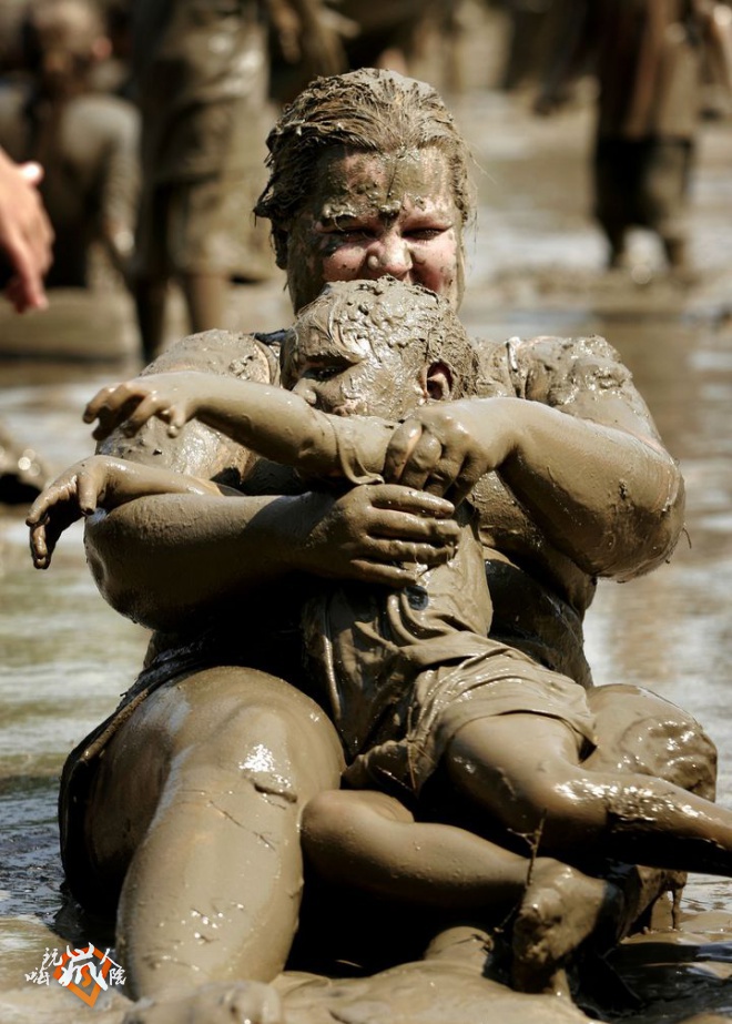 Michigan Children Attend Annual "Mud Day" Celebration